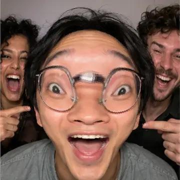 Big head effect on a surprised friend at a party — online photo booth
